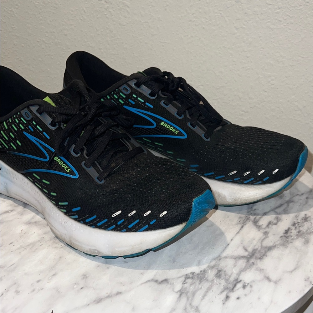 Brooks Black and Green Running Shoes - Picture 2 of 8